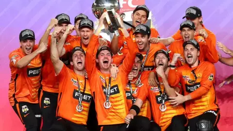 BBL 2026: Perth Scorchers ने फाइनल में सिडनी सिक्सर्स को हराकर रचा इतिहास, 6वीं बार खिताब पर किया कब्जा