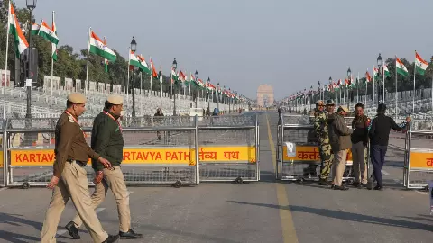 गणतंत्र दिवस के जश्न को फीका न कर दे मौसम, दिल्ली-एनसीआर समेत पहाड़ी राज्यों में बारिश का अलर्ट; हवा बढ़ाएगी ठिठुरन