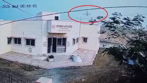 हवा में कैसे पलट गया अजित पवार का विमान? लैंडिंग से पहले बिगड़ा कंट्रोल, CCTV फुटेज ने बढ़ाया सस्पेंस