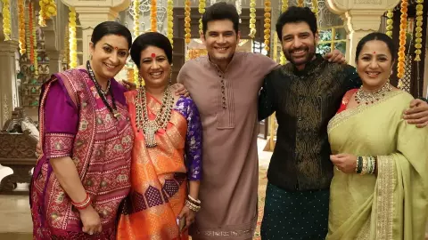 Kyunki Saas Bhi Kabhi Bahu Thi 2: मिहिर वीरानी की मौत से फैंस को झटका! शो के नए प्रोमो ने चौंकाया Kyunki Saas Bhi Kabhi Bahu Thi 2: मिहिर वीरानी की मौत से फैंस को झटका! शो के नए प्रोमो ने चौंकाया