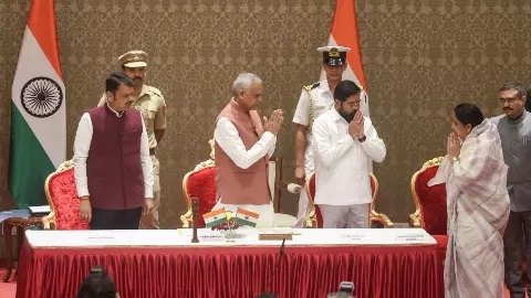 सुनेत्रा पवार बनीं महाराष्ट्र की पहली महिला डिप्टी सीएम, देवेंद्र फडणवीस की ऐसी क्या मजबूरी? सुनेत्रा पवार बनीं महाराष्ट्र की पहली महिला डिप्टी सीएम, देवेंद्र फडणवीस की ऐसी क्या मजबूरी?