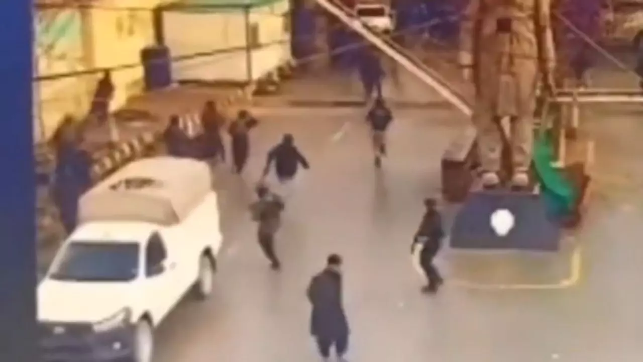 पाकिस्तान के बलूचिस्तान में जबरदस्त आतंकी हमला, 80 से ज्यादा लोगों की मौत; कइयों को बनाया गया बंधक- देखिए Video