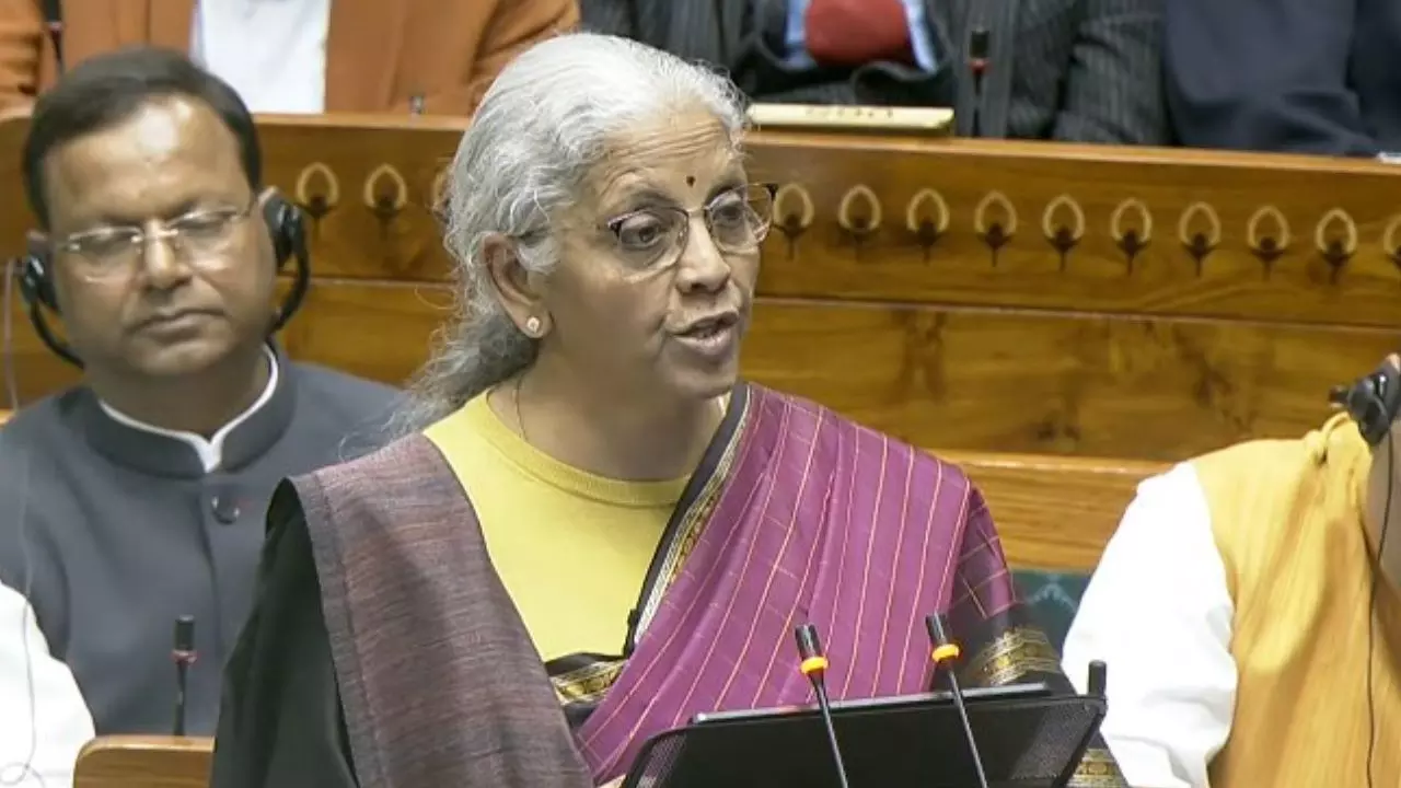 क्या है महात्मा गांधी हैंडलूम योजना? SMEs को 10,000 करोड़ का बूस्ट, जानें किस सेक्टर के लोगों को मिलेगा फायदा