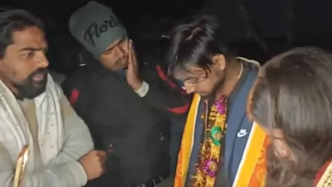 Video: रात में पकड़े गए प्रेमी, समाज के ठेकेदारों ने 15 साल की लड़की से करा दी शादी; यूजर बोले - इसलिए बिहार पीछे है