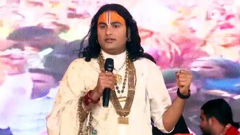 बिहार में अनिरुद्धाचार्य महाराज की कथा में बेकाबू भीड़, लाठीचार्ज से मचा हड़कंप; दो महिलाएं बेहोश-परिवार से बिछड़े बच्चे