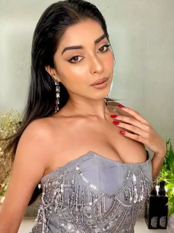 क्यों सोशल मीडिया पर छाई Tanvi Gadkari?