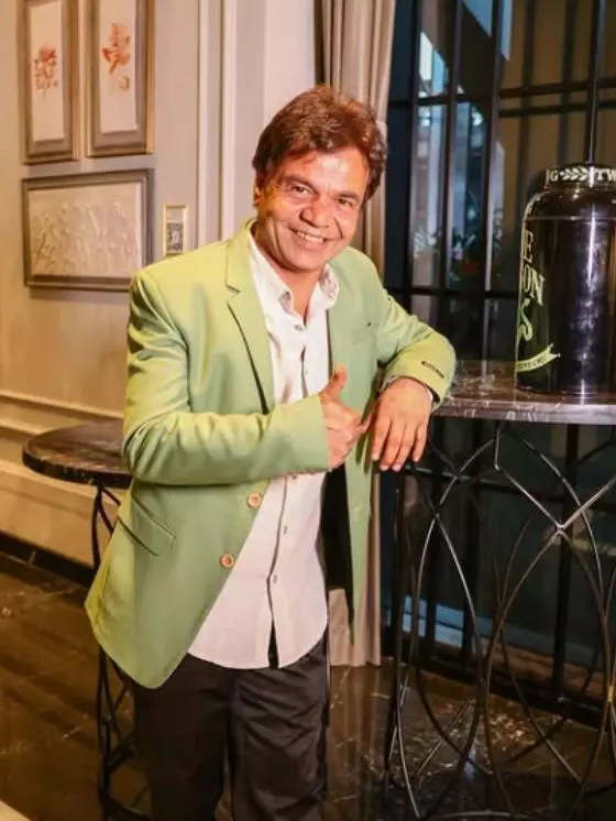 तिहाड़ में बंद Rajpal Yadav को मिला Sonu Sood का सहारा