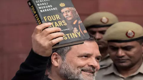 नरवणे की किताब लीक करना साज़िश, ‘Four Stars of Destiny’ पर थम नहीं रहा बवाल! दिल्‍ली पुलिस की FIR में क्या-क्‍या?