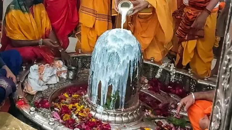 mahakal mandir ujjain mahashivratri 44 ghante darshan foreign flowers decoration