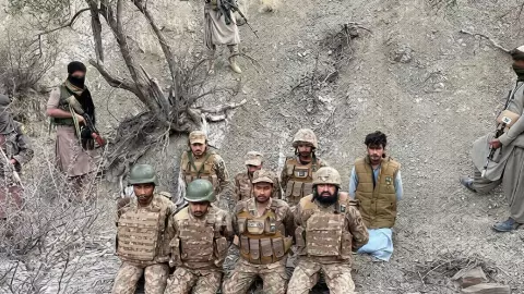 पाकिस्तान की सिट्टी पिट्टी गुल! BLA ने 17 पाक सैनिकों को बनाया बंधक, 7 पर अदला-बदली की डेडलाइन