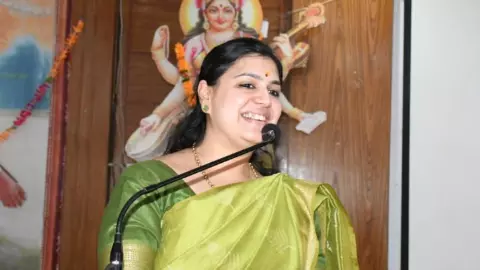 लंदन वाली नौकरी छोड़ बनीं IAS, महाशिवरात्रि के दिन DM दिव्या मित्तल का हाय ओ रब्बा गाने पर डांस का Video Viral