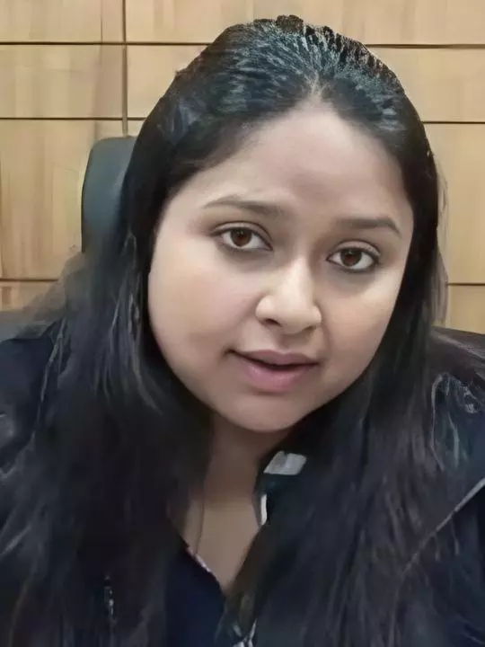 बाहुबली पर नकेल कसने वाली IAS आर्यका अखौरी की पूरी कहानी