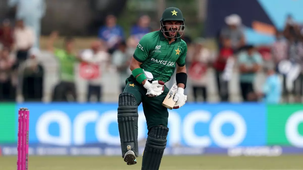 साहिबजादा फरहान नामीबिया के खिलाफ सेंचुरी लगाने के बाद (क्रेडिट-ICC) साहिबजादा फरहान नामीबिया के खिलाफ सेंचुरी लगाने के बाद (क्रेडिट-ICC)