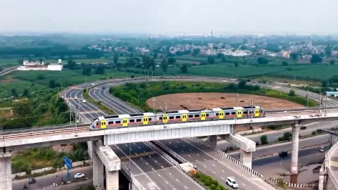 Delhi-Meerut Namo Bharat vs Meerut Metro: स्पीड, स्टेशन्स और फैसिलिटीज़… जानें किस ट्रेन में क्या है खास