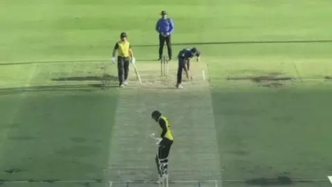 Six Runs Without Shot Video Viral
