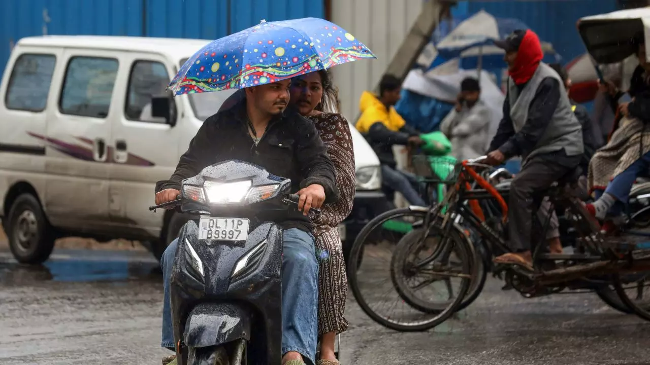 india weather update delhi 31c kashmir record heat imd alert