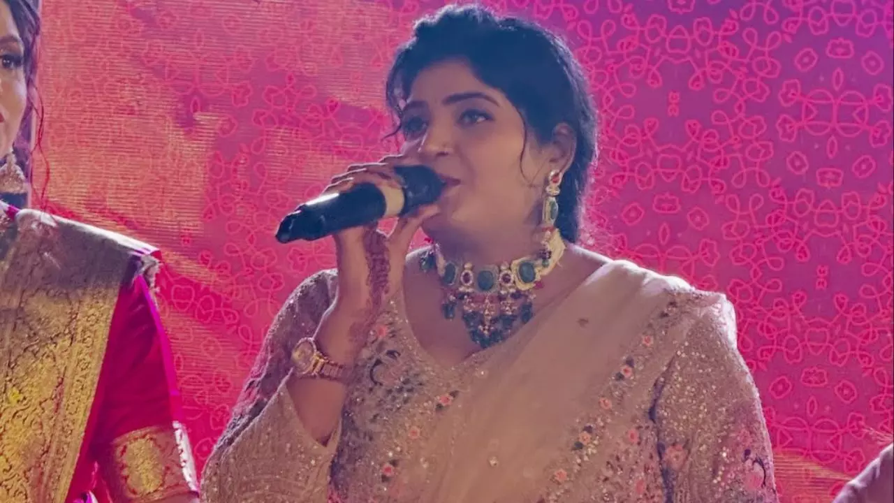 nisha upadhyay bhojpuri stage show controversy rate comment viral video