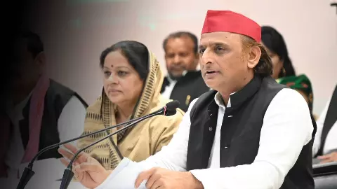 योगी विदेश दौरे पर, अखिलेश का BJP को खुला ऑफर- 100 विधायक लाओ, मुख्यमंत्री बन जाओ योगी विदेश दौरे पर, अखिलेश का BJP को खुला ऑफर- 100 विधायक लाओ, मुख्यमंत्री बन जाओ