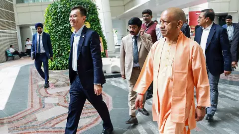 सिंगापुर से जापान तक ‘आस्था की अर्थव्यवस्था’ का रोड शो, भगवा में ब्रांडिंग से लेकर डेटा सेंटर तक – दुनिया में गूंजा ‘योगी मॉडल’