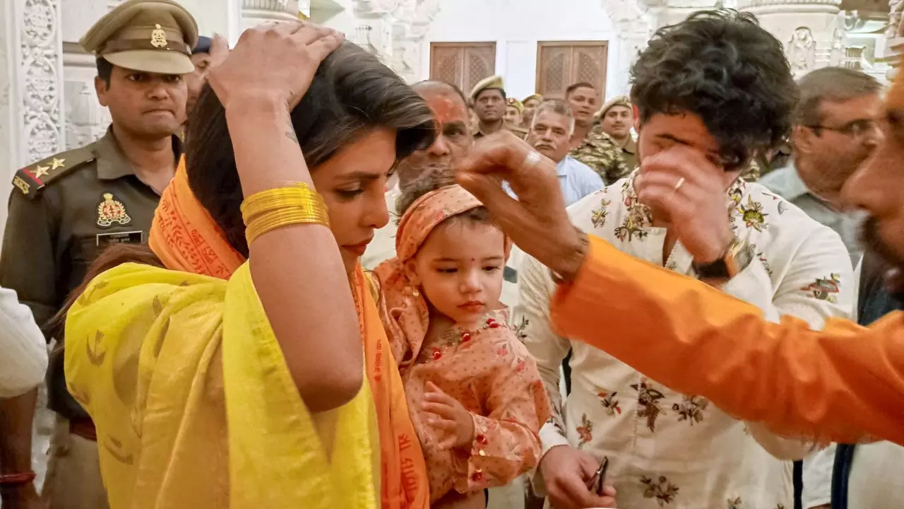 Priyanka Chopra का खुलासा, जन्म के बाद कैसे मालती मैरी ने लड़ी थी जिंदगी की जंग; महामृत्युंजय मंत्र बना था सहारा