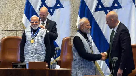 PM Modi became first PM who got Knesset Medal know his three achievement in a day