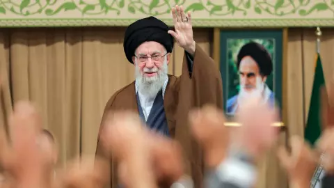 Iran की सत्ता, सेना और परमाणु नीति का सबसे बड़ा चेहरा! कौन थे Israel के हमले में मारे गए आयतुल्लाह अली खामेनेई?