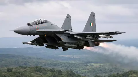 जमीन खा गई या आसमान निगल गया, आखिर जोरहाट से उड़ान भरने के बाद कहां गया IAF का Su-30MKI?