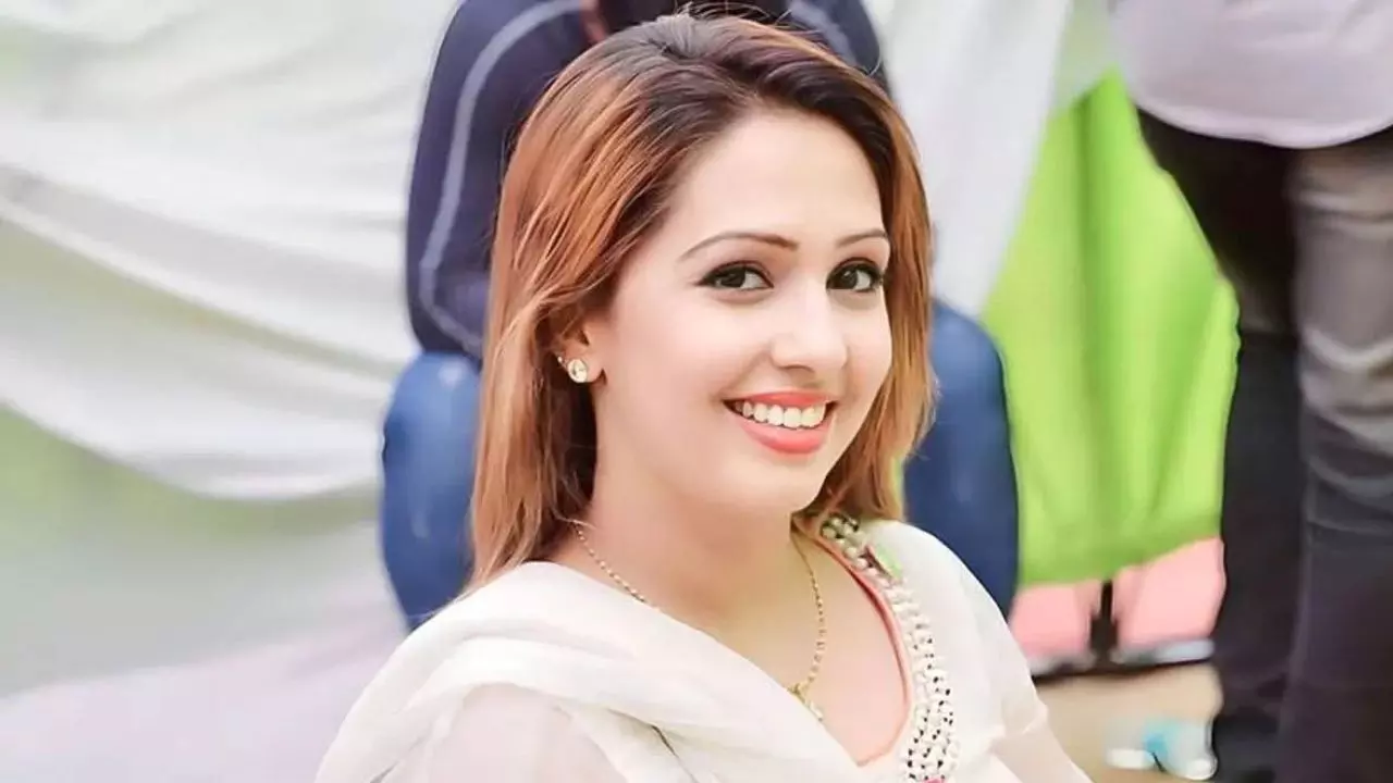 Who is YouTuber Nancy Grewal