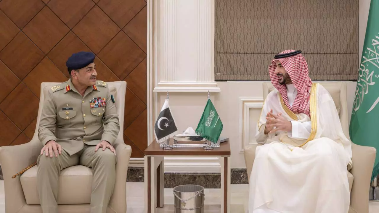 Saudi डिफेंस मिनिस्टर की पाक के असीम मुनीर से मुलाकात, Iran के खिलाफ जंग में होने वाला है कुछ बड़ा खेला, क्या हैं मायने?