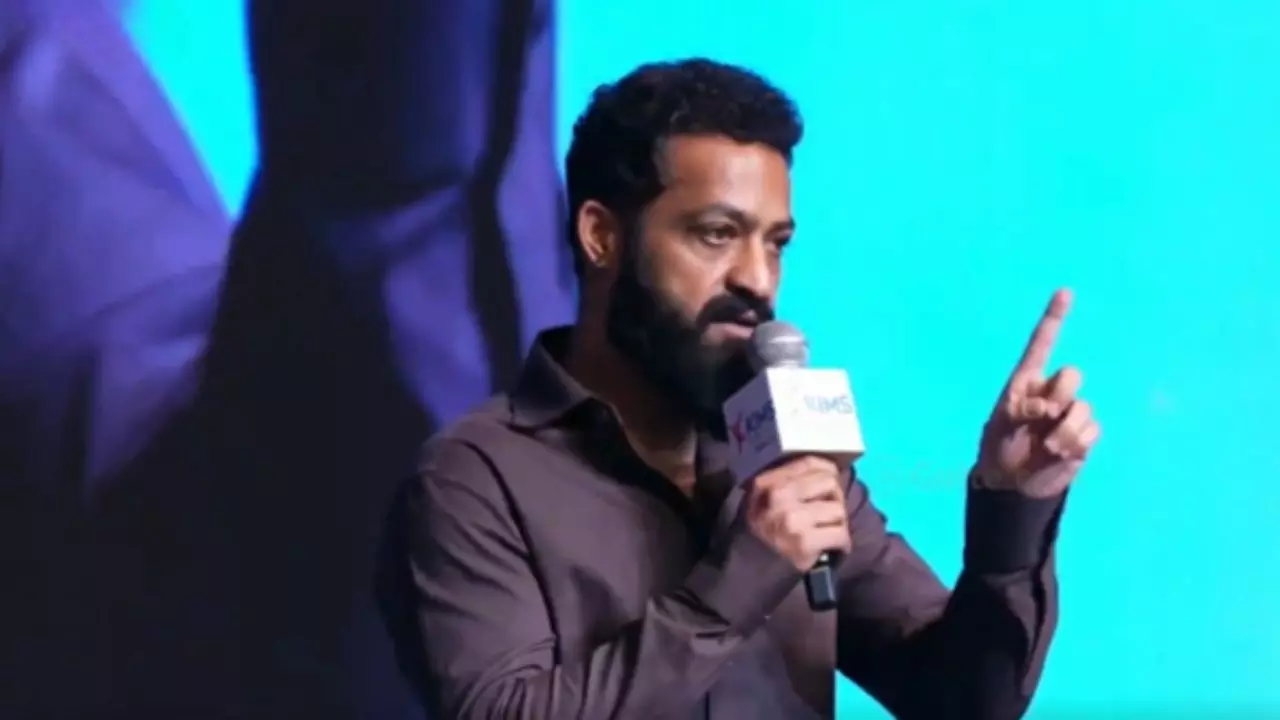 एकदम चुप! Jr NTR ने मंच पर खोया आपा, फैंस लगाते रहे सीएम-सीएम के नारे; पुलिस को करना पड़ा लाठी चार्ज