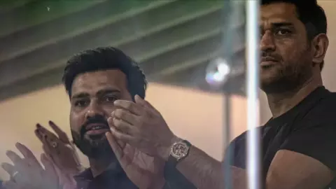 हजारों-लाखों छोड़िए, MS Dhoni पहनते हैं करोड़ों की घड़ी, जानिए क्या है इसमें ऐसा खास