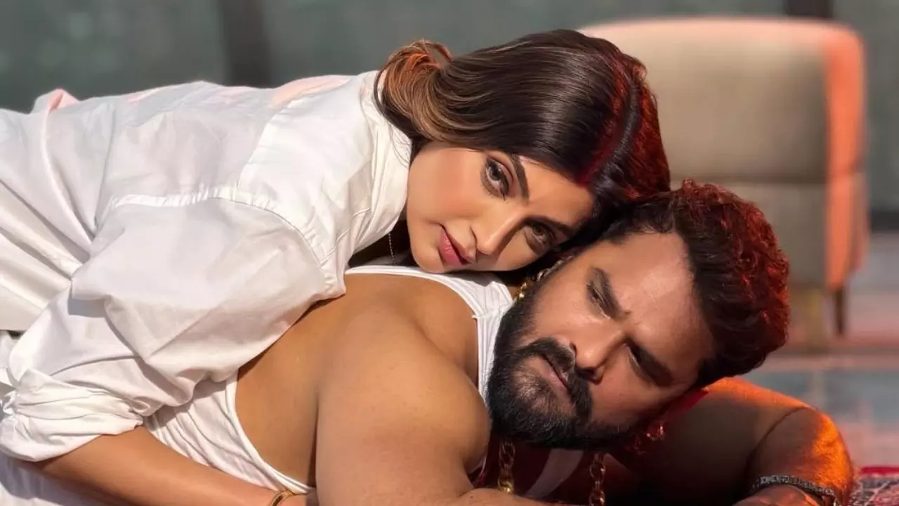 khesari lal yadav birthday akanksha puri romantic photos viral