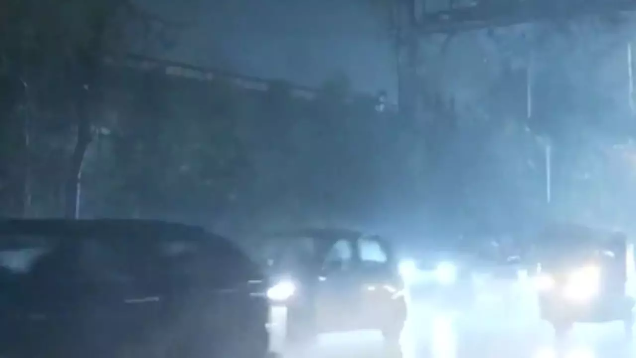 Weather Updates: तेज हवा और बारिश से दिल्ली-NCR ठंडा, अगले 2 से 3 दिन कैसा रहेगा मौसम? देखिए तीन VIDEO