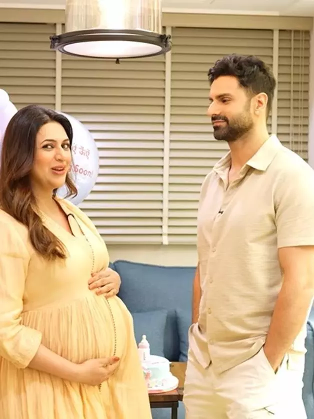 Divyanka Tirpathi ने ऑफिशियल अनाउंसमेंट के बाद किया बेबी बंप फ्लॉन्ट