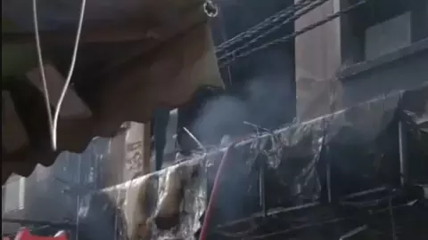 घबराहट में तीसरी मंजिल से हाथ से गिरी बच्ची, आग में झुलसे शरीर, दिल्ली के पालम इलाके में हुए आग हादसे पर चश्मदीदों की जुबानी