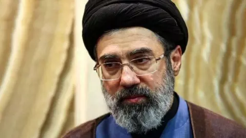 न वीडियो, न लाइव संबोधन… सिर्फ बयान! आखिर कहां हैं मोजतबा खामेनेई? CIA और Mossad की भी पैनी नजर न वीडियो, न लाइव संबोधन… सिर्फ बयान! आखिर कहां हैं मोजतबा खामेनेई? CIA और Mossad की भी पैनी नजर