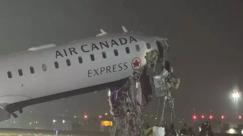 कंट्रोल टावर ने दी इजाजत, फिर अचानक बदले हालात, कैसे फायर ट्रक से भिड़ा Canada Express का प्लेन? प्वाइंटर्स में जानें पूरी कहानी कंट्रोल टावर ने दी इजाजत, फिर अचानक बदले हालात, कैसे फायर ट्रक से भिड़ा Canada Express का प्लेन? प्वाइंटर्स में जानें पूरी कहानी