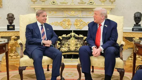 Trump ने शेयर किया Shahbaz का न्योता, जंग अब अंजाम के करीब! क्या Pakistan बनेगा सबसे बड़ा पीस ब्रोकर?