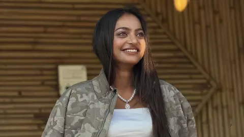 mahakumbh viral monalisa family denies allegations sanoj mishra controversy mahakumbh viral monalisa family denies allegations sanoj mishra controversy