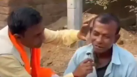 ग्राउंड कनेक्ट या पॉलिटिकल स्टंट? क्या नाई बनकर और हल चलाकर नेता जी जीत पाएंगे बंगाल का चुनाव?