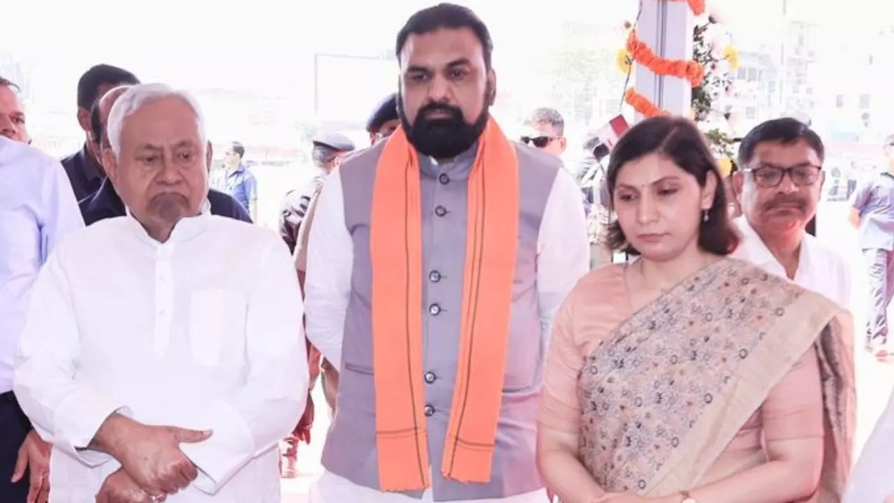 चौथे अटेंप्ट में IAS, अब बक्सर की तेज-तर्रार DM, नीतीश कुमार की समृद्धि यात्रा में मोर्चा संभालने वाली साहिला हीर कौन?