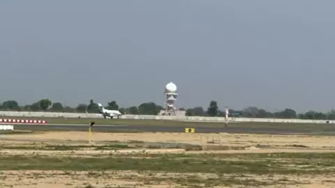 नोएडा इंटरनेशनल एयरपोर्ट से उड़ी पहली उड़ान, किसने किया जेवर से पहला हवाई सफर?