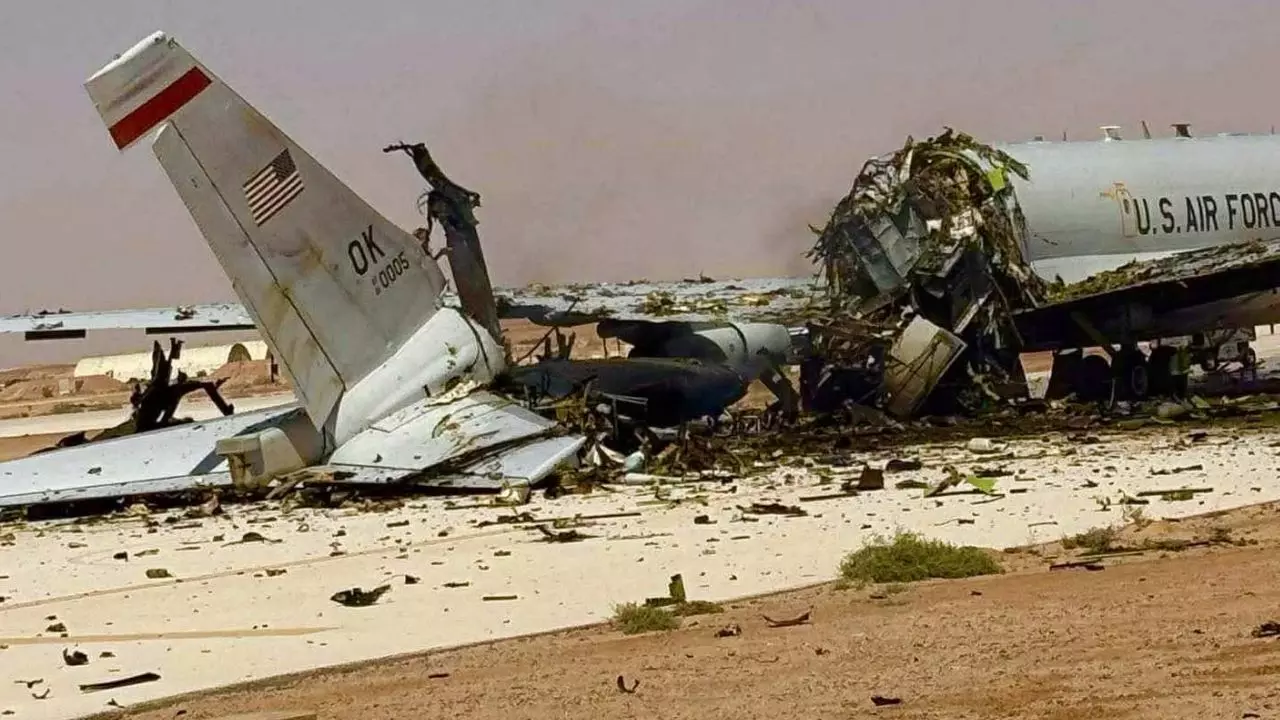 मिडिल ईस्ट में अमेरिका का हाल बता रही ये तस्वीर, ईरान के हमले में ध्वस्त हुआ E-3 AWACS विमान