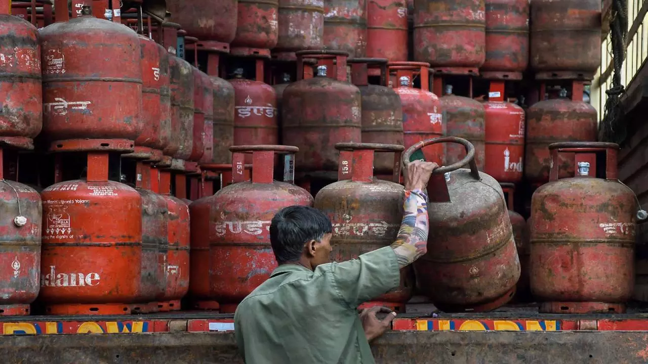 LPG संकट पर अब बदलेगा गेम! स्ट्रेट ऑफ होर्मुज को मारो गोली, इस अफ्रीकी देश से फ्यूल लेगा भारत, होगा बड़ा फायदा