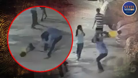 अबे आदमी हो या जानवर? 3 साल के बच्चे को घुमाया और फिर जमीन पर पटक दिया, नहीं देखा जाता VIDEO अबे आदमी हो या जानवर? 3 साल के बच्चे को घुमाया और फिर जमीन पर पटक दिया, नहीं देखा जाता VIDEO