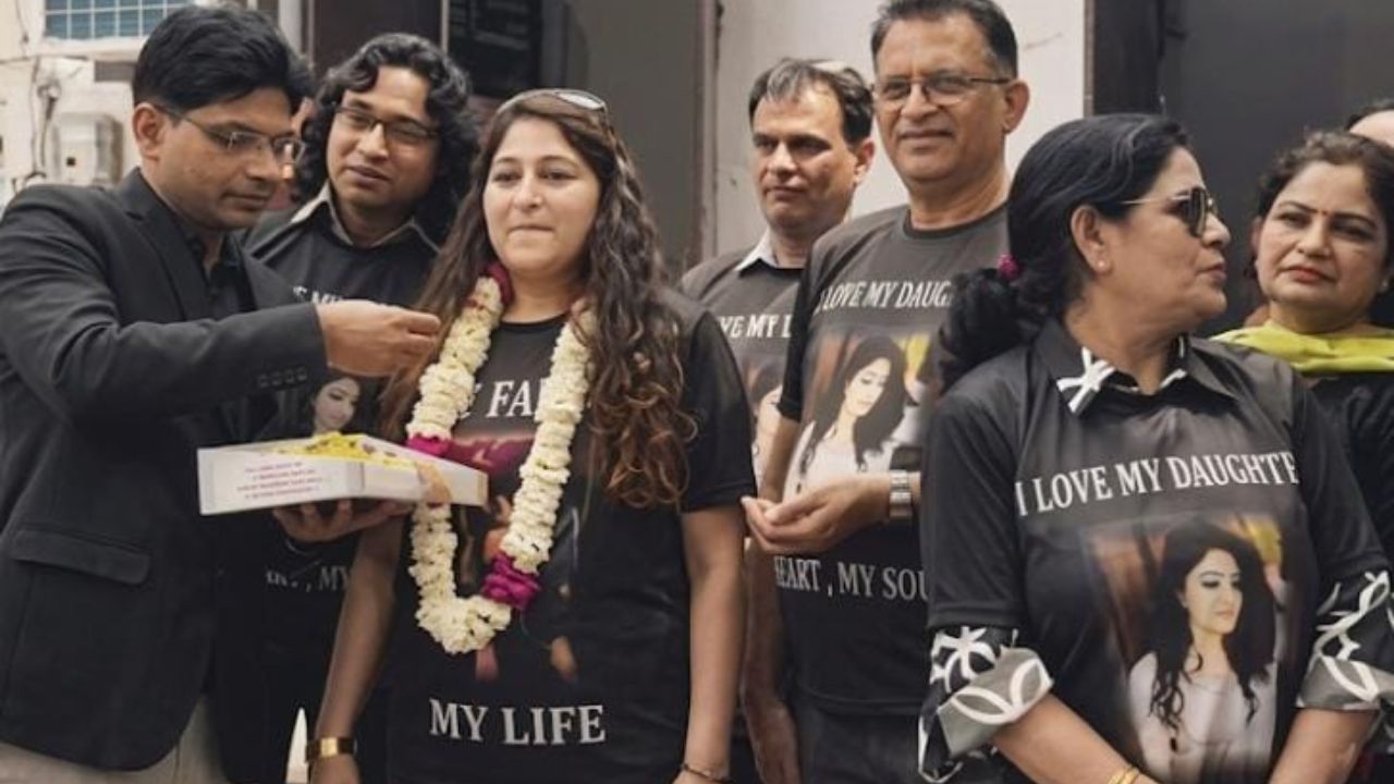 तलाक पर बजा ढोल! गाजे-बाजे से रिटायर्ड जज पिता बेटी को लाए घर वापस, दिया