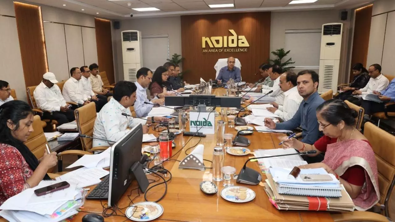 भूकंप और आग की घटनाओं से लेकर रियल एस्टेट सेक्टर में फंसे लोगों तक के लिए तैयारी, Noida Authority की बैठक के बड़े फैसले