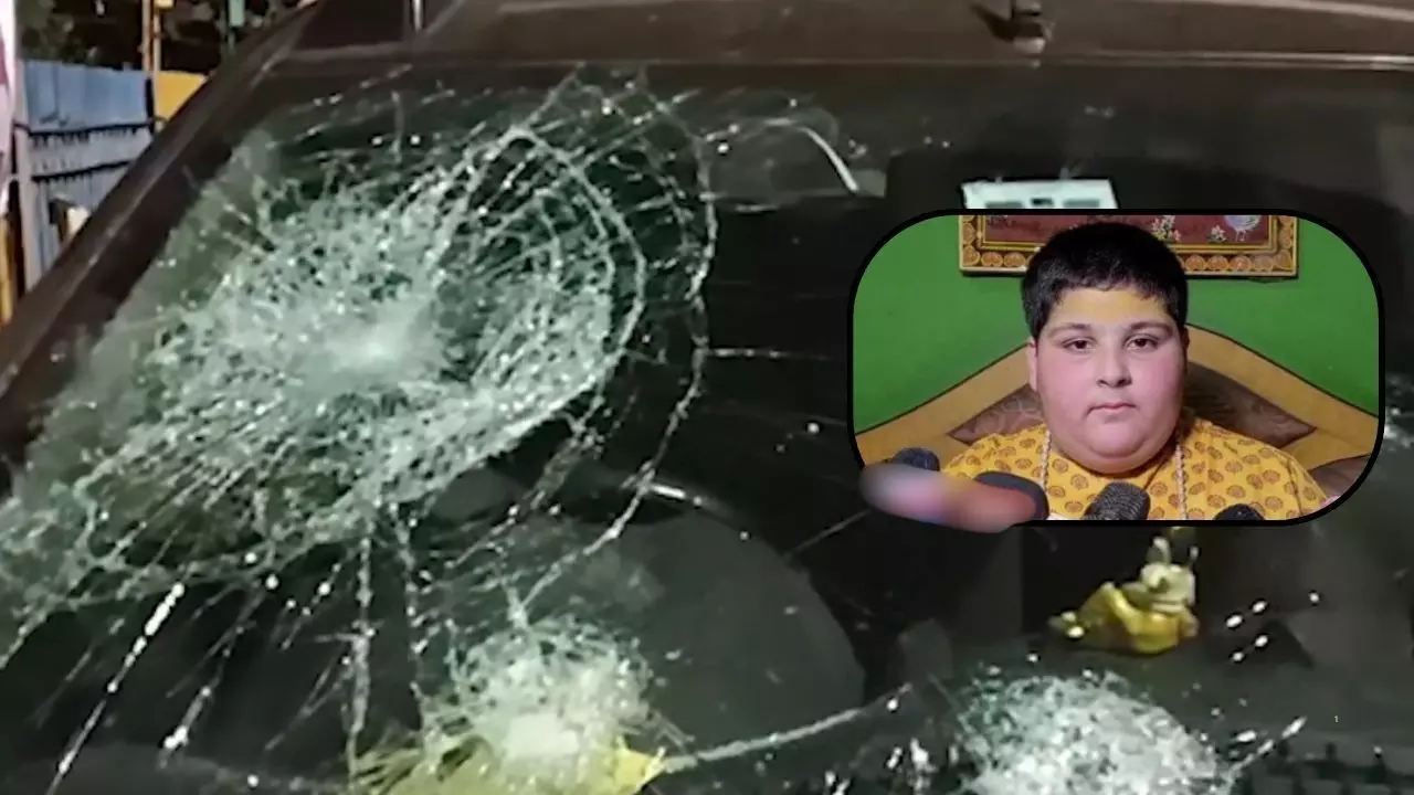 बाल कथावाचक अभिनव अरोड़ा के परिवार के साथ बड़ा हादसा, पिता से मारपीट-कार से तोड़फोड़, भयावह है Video