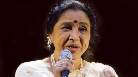 Asha Bhosle Heart Attack: मुंबई के ब्रीच कैंडी अस्पताल में आशा भोसले भर्ती, जानें अब कैसी है हालत