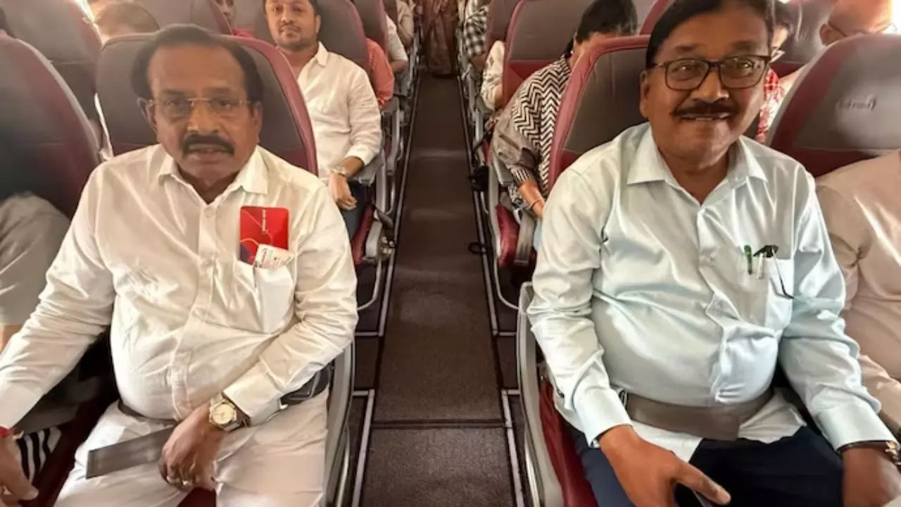 कांग्रेस कर्नाटक में सबकुछ ठीक नहीं! हम सीनियर हैं, मंत्री बनें, इस डिमांड को लेकर 30 विधायक पहुंचे दिल्ली, क्या मना पाएंगे राहुल?